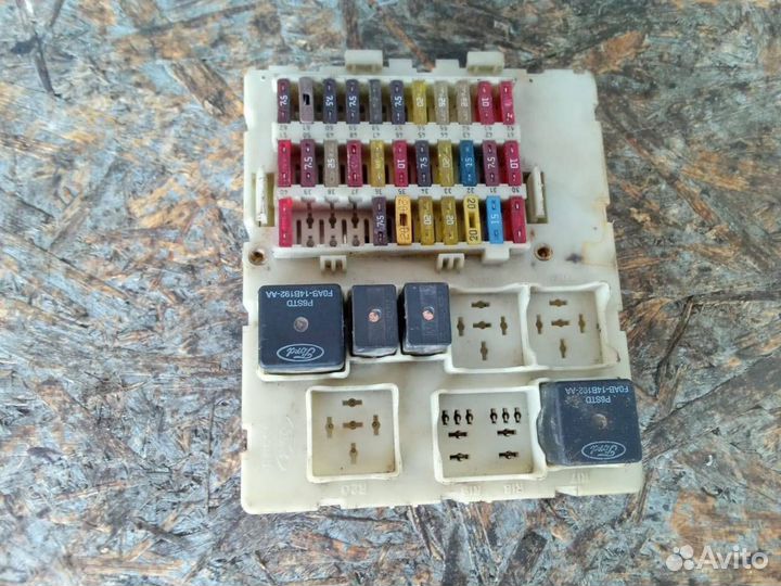 Блок предохранителей Ford Focus (1998 - 2001)