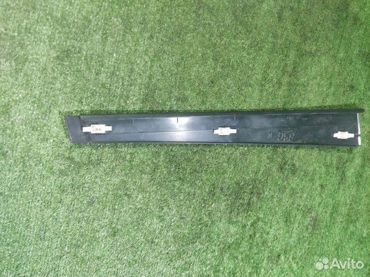 Накладка рамки стекла передняя правая Ford Fusion