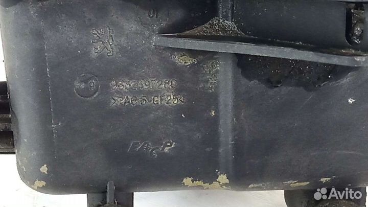 Бачок гура Peugeot 607