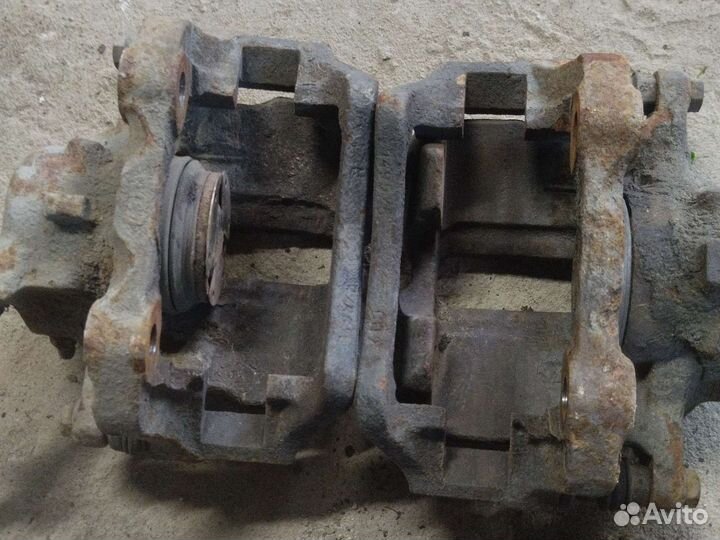 Суппорт передний audi 80