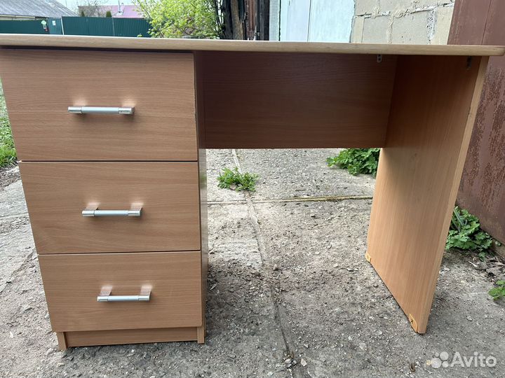 Стол письменный