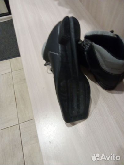 Продаю лыжные ботинки р.39