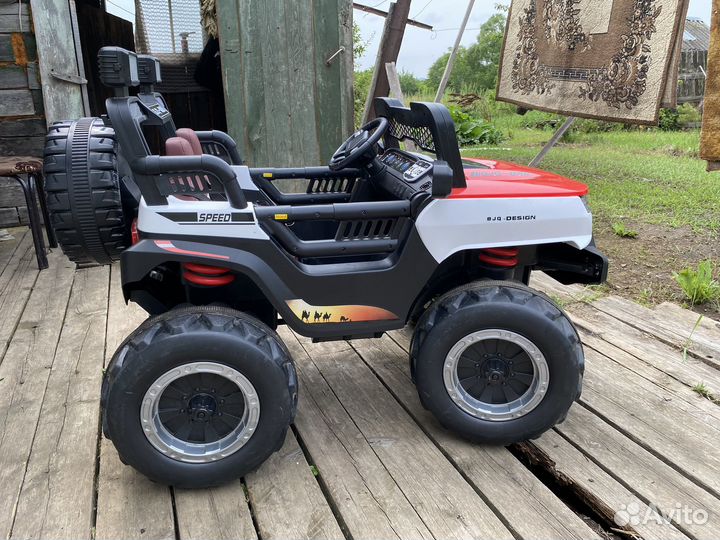 Детская машина на пульте управления