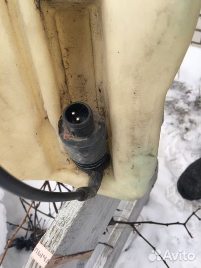 Бачок стеклоомывателя audi 100