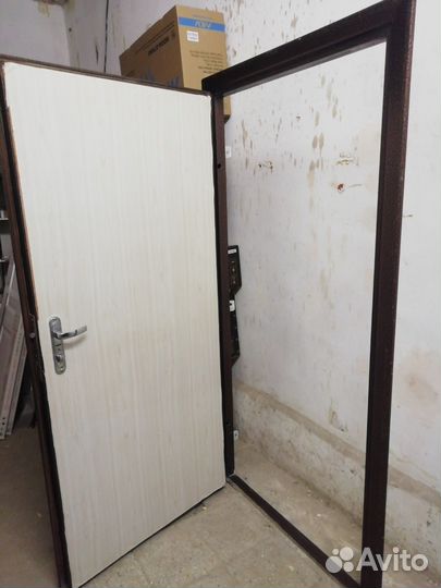 Двери входные, металлические