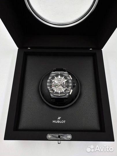 Часы Hublot Big Bang Integrated Black Magic 42 мм