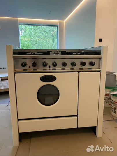 Газовая плита Boffi и вытяжка Faber