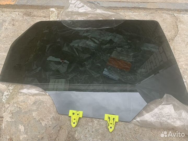 Стекло заднее правое кашкай 2011 г.в