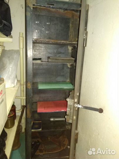 Продам металлический сейф