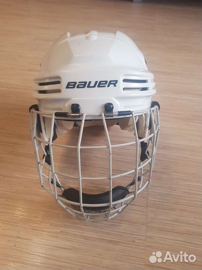 Хоккейный шлем