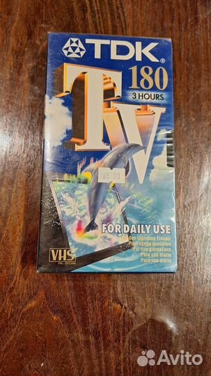 Видеокассета VHS в упаковке