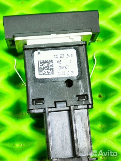 Кнопка антипробуксовочной системы Skoda Octavia A5