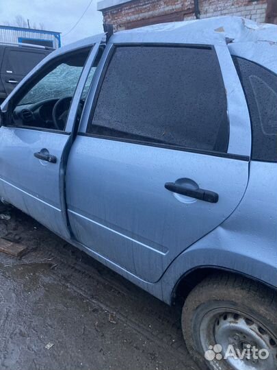 Задняя левая дверь на LADA granta