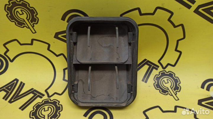 Клапан вентиляции задний правый Nissan Dualis J10