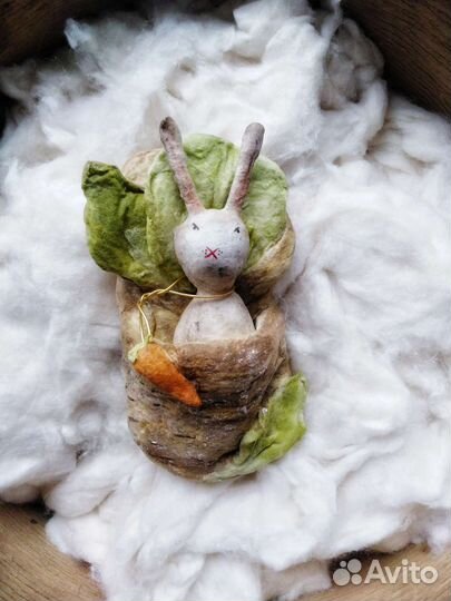 Заяц в лапте, ватная елочная игрушка