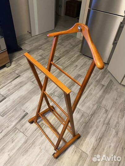 Вешалка напольная на колесах