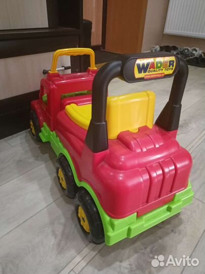 Машинка каталка толокар