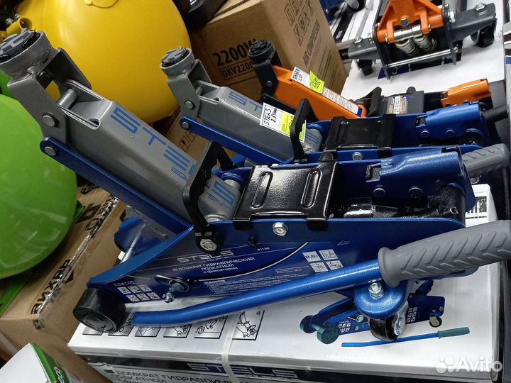 Домкрат подкатной Stels 2.5т