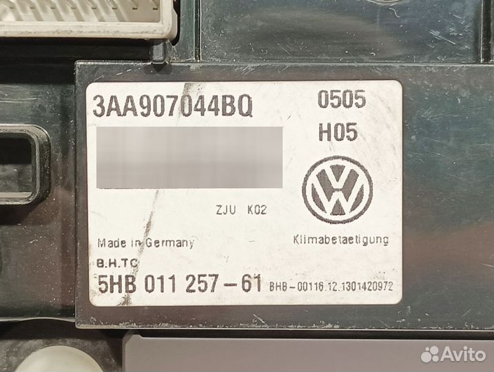 Блок управления климатом на Volkswagen Jetta 6