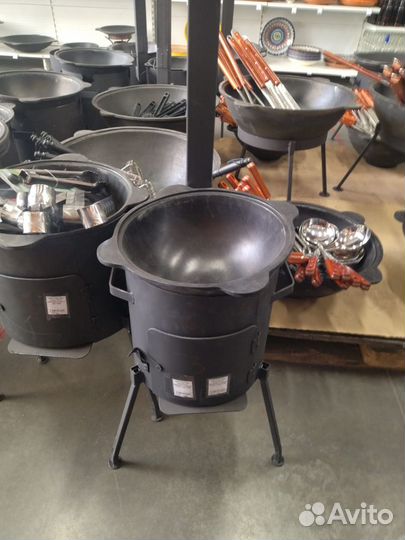 Казан чугунный с печкой