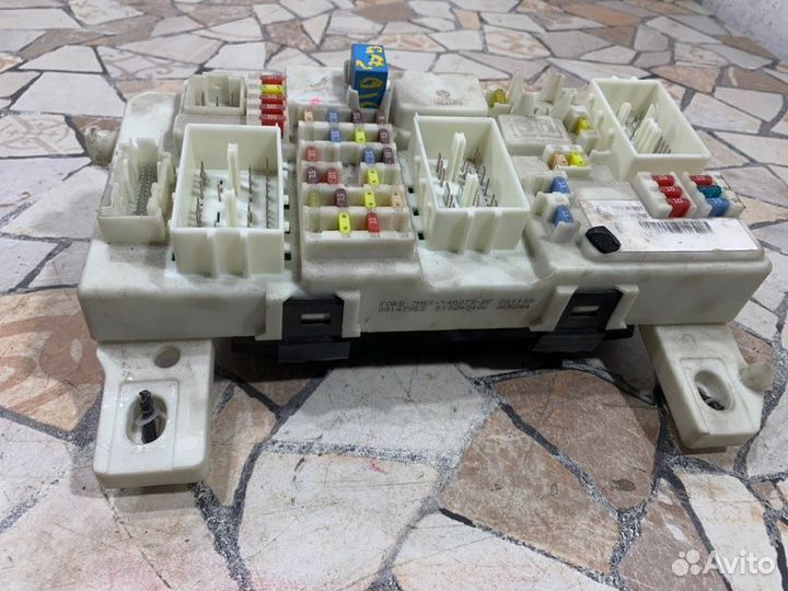 Блок предохранителей Ford Focus седан 1.6 shda