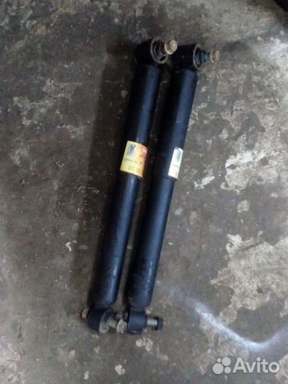 Задние Стойки Амортизаторы.Ниссан Кашкай. 08 г