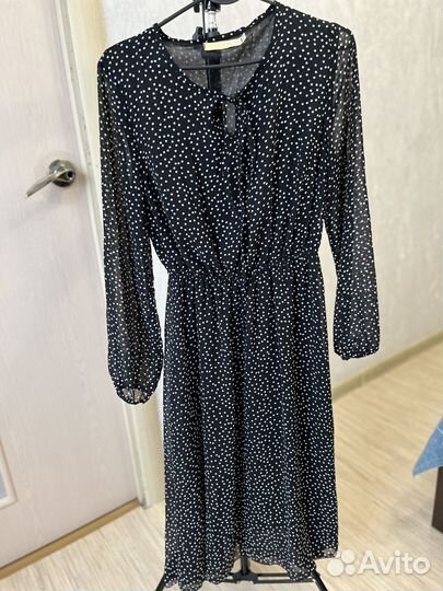 Шифоновое черное платье в горох