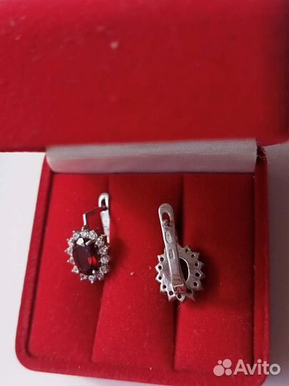 Серебряные серьги с гранатом