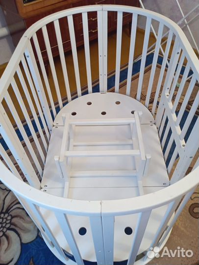 Детская кроватка круглая овальная с маятником