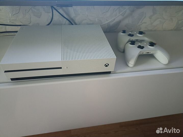 Xbox one s 1tb с играми