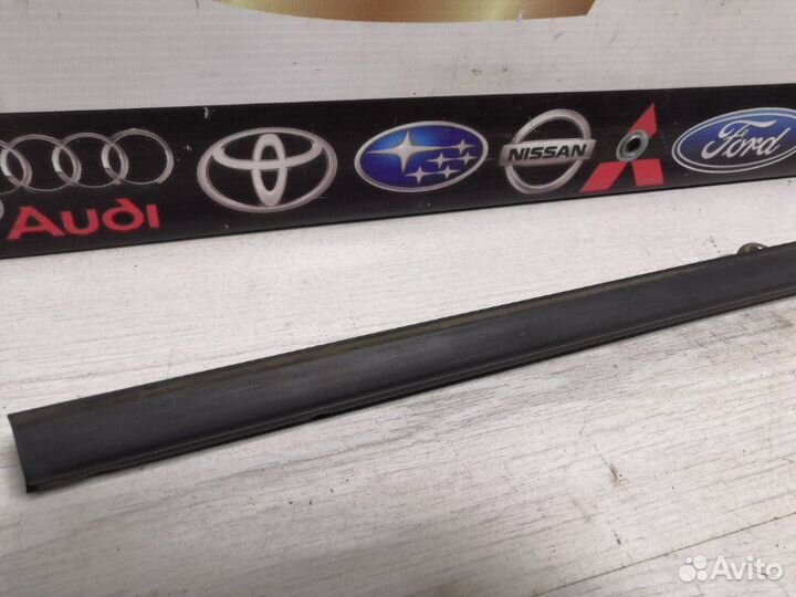 Молдинг стекла передний левый Mazda Tribute epew