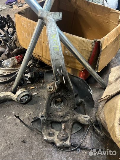 Кулак поворотный передний левый Audi A4 B8 1.8 CDH