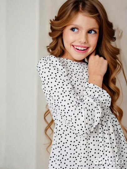 Платье для девочки новое 28 30