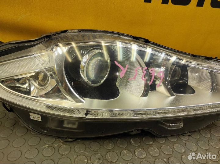 Фара правая Jaguar XJ