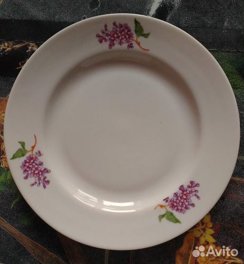 Чайные пары, тарелки, молочник, графины