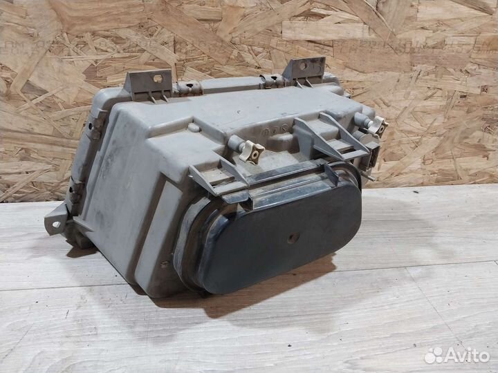 Фара правая Mercedes Sprinter W901