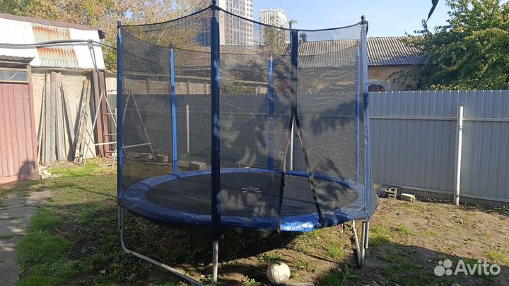 Батут с защитной сеткой