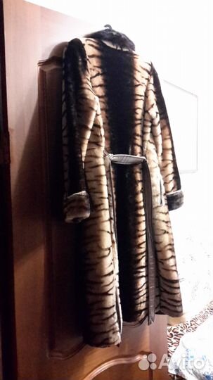 Мутоновая шубка с норковым воротничком