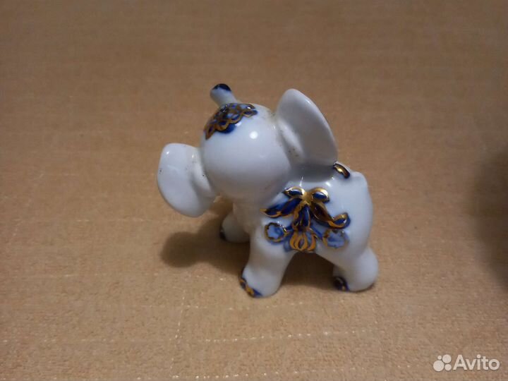 Слоник фарфоровый