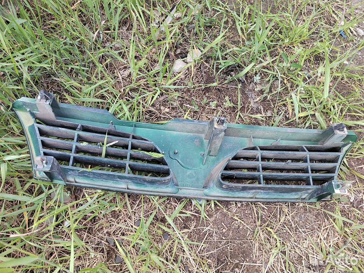 Решетка радиатора Nissan Almera n15