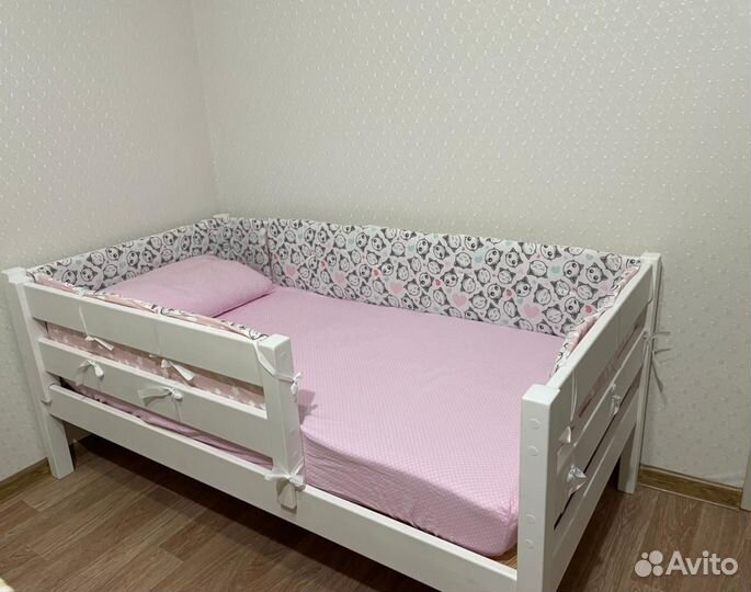 Кровать из массива