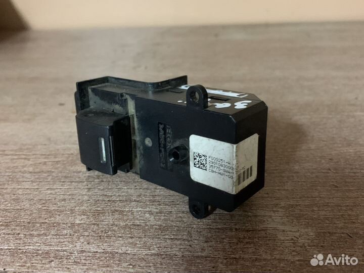 Кнопка стеклоподъемника Хонда CRV