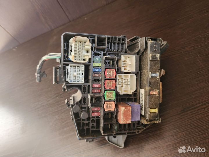 Блок предохранителей Toyota Vitz 90 1,3