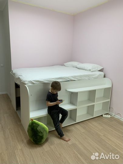 Кровать двухспальная с матрасом 140 190