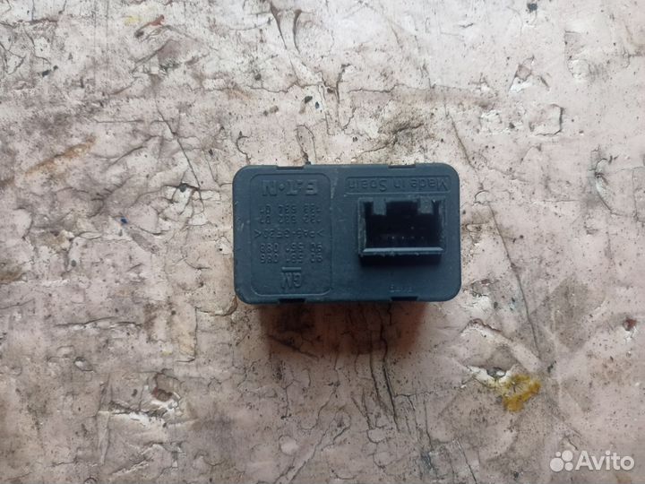 Кнопки стеклоподъемника Opel Zafira A