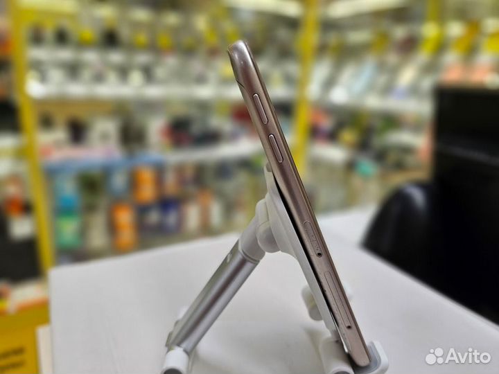 Смартфон Samsung Galaxy J3 SM-J330F/DS (2017)