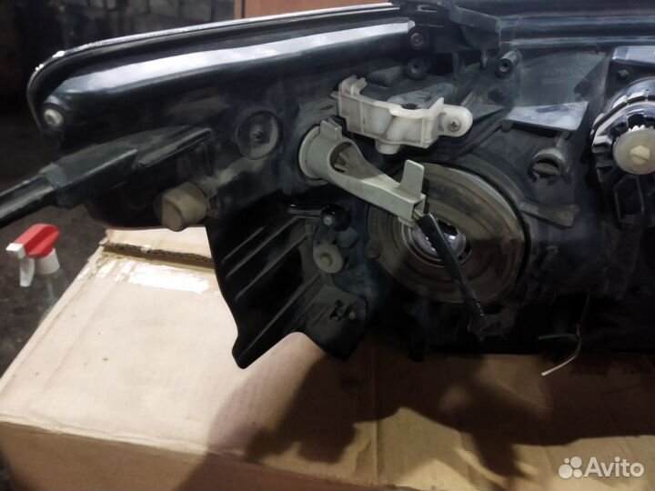 Фара левая Toyota Land Cruiser 200 (07-12г.)