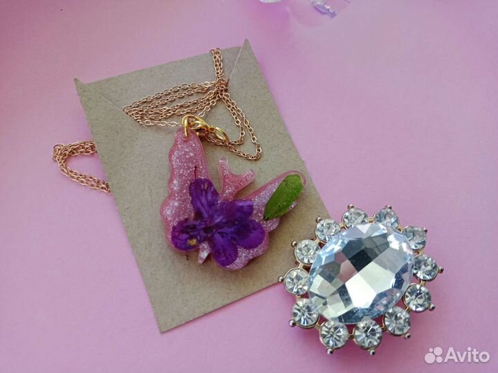 Кулоны и браслеты с цветами