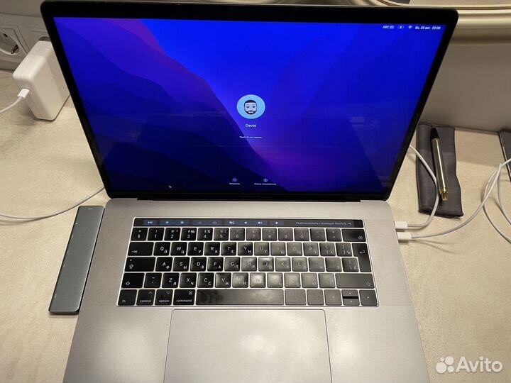 Macbook pro 15 touch bar 256 2016