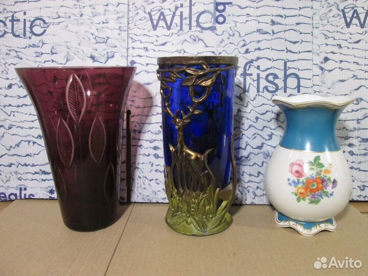 Вазы разные, цветное двухслойное стекло